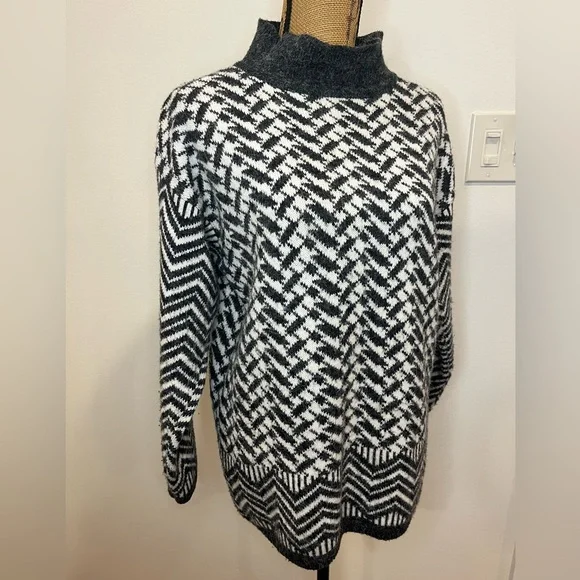 Mexx Oversized Knit Tunic Pullover Sweater Warm Angora Black White Size Small - Picture 11 of 12
